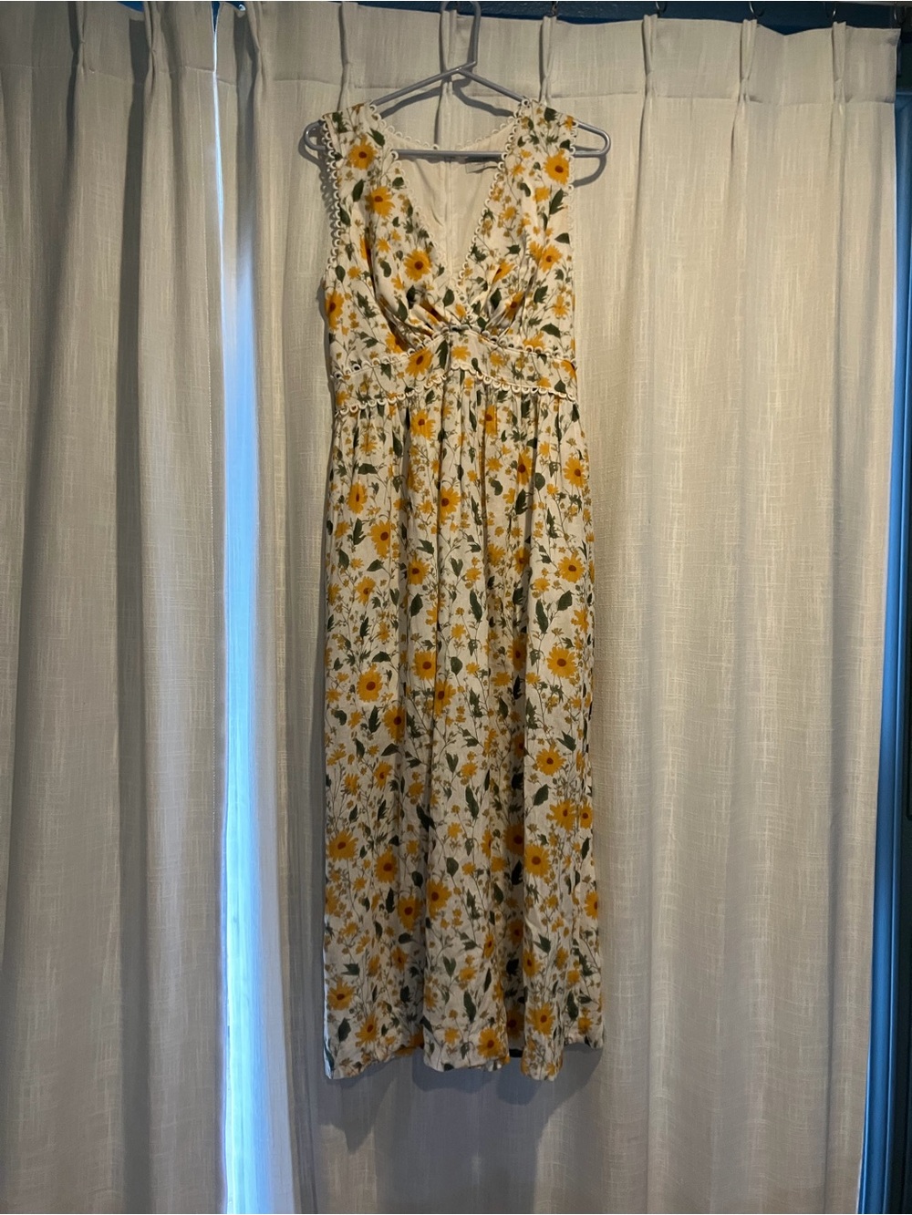 Sunflower-Print White Maxi Dress with V-Neck